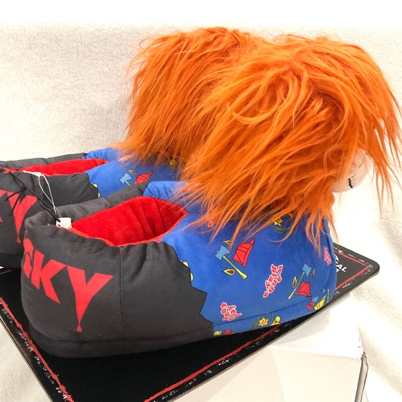 Chucky “Good Guys” Plush Slippers | Horror Movie House Shoes | Unisex Size 9/10 - Picture 12 of 16